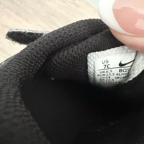 Nike Kids' Court Borough black sneakers active size 7 casual - Picture 6 of 7